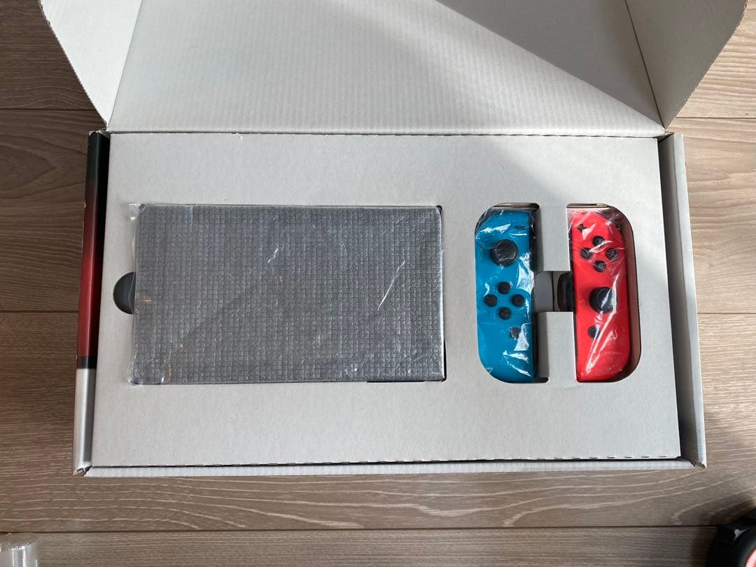 し*う様 Nintendo Switch 本体 青/赤 Joy-Con