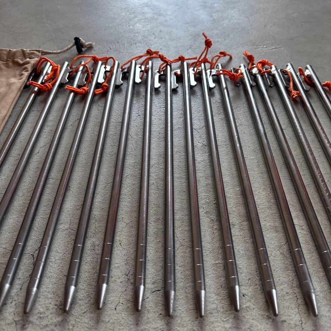 SOOMLOOM チタンペグ 16本 (30㎝)収納袋付き