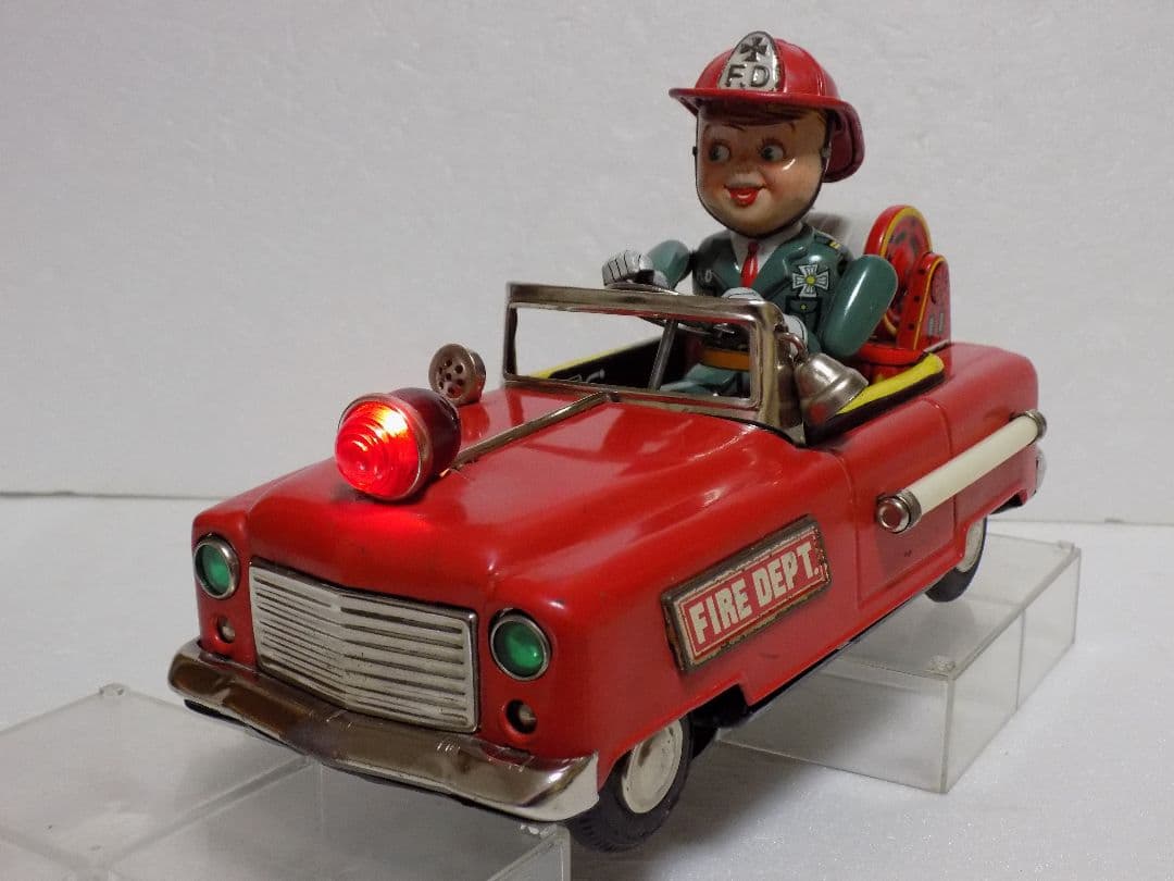 野村トーイ•新工社？ダブルネーム　電動　FIRE CHIEF CAR 動作品