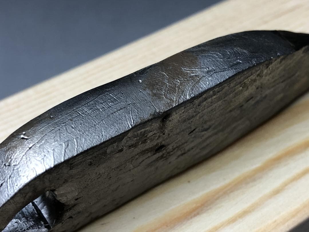 ｂ*ｂ様 アルタイ隕石　 鉄隕石　メテオライト　模造刀　重さ約152ｇ 共箱