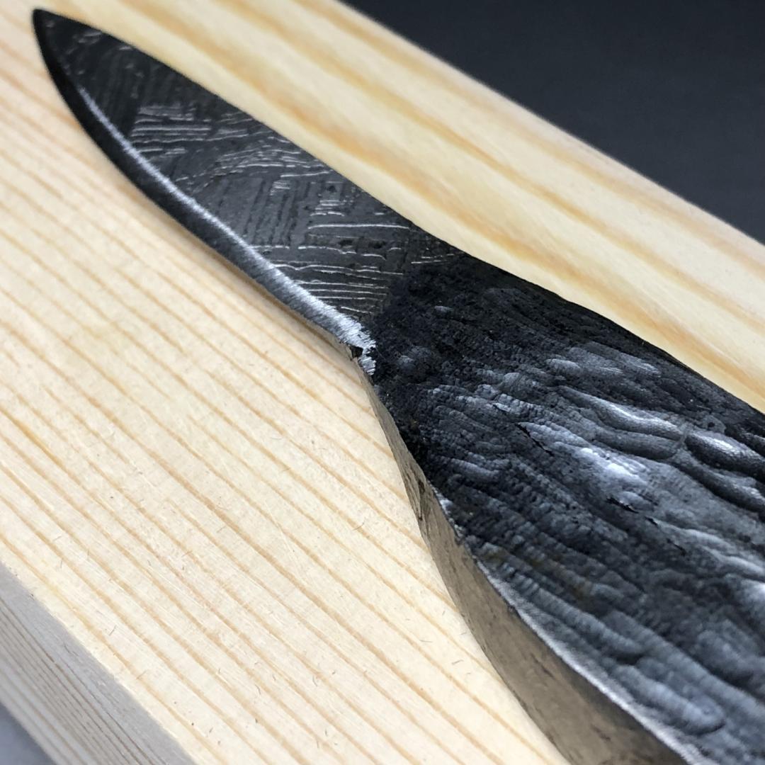 ｂ*ｂ様 アルタイ隕石　 鉄隕石　メテオライト　模造刀　重さ約152ｇ 共箱