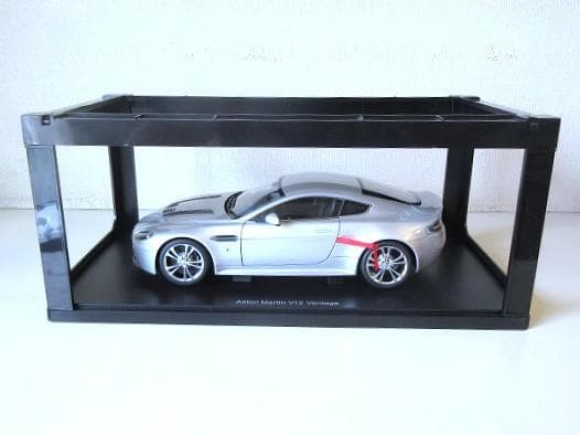 特価 AUTOart (1/18) アストンマーチン V12 Vantage