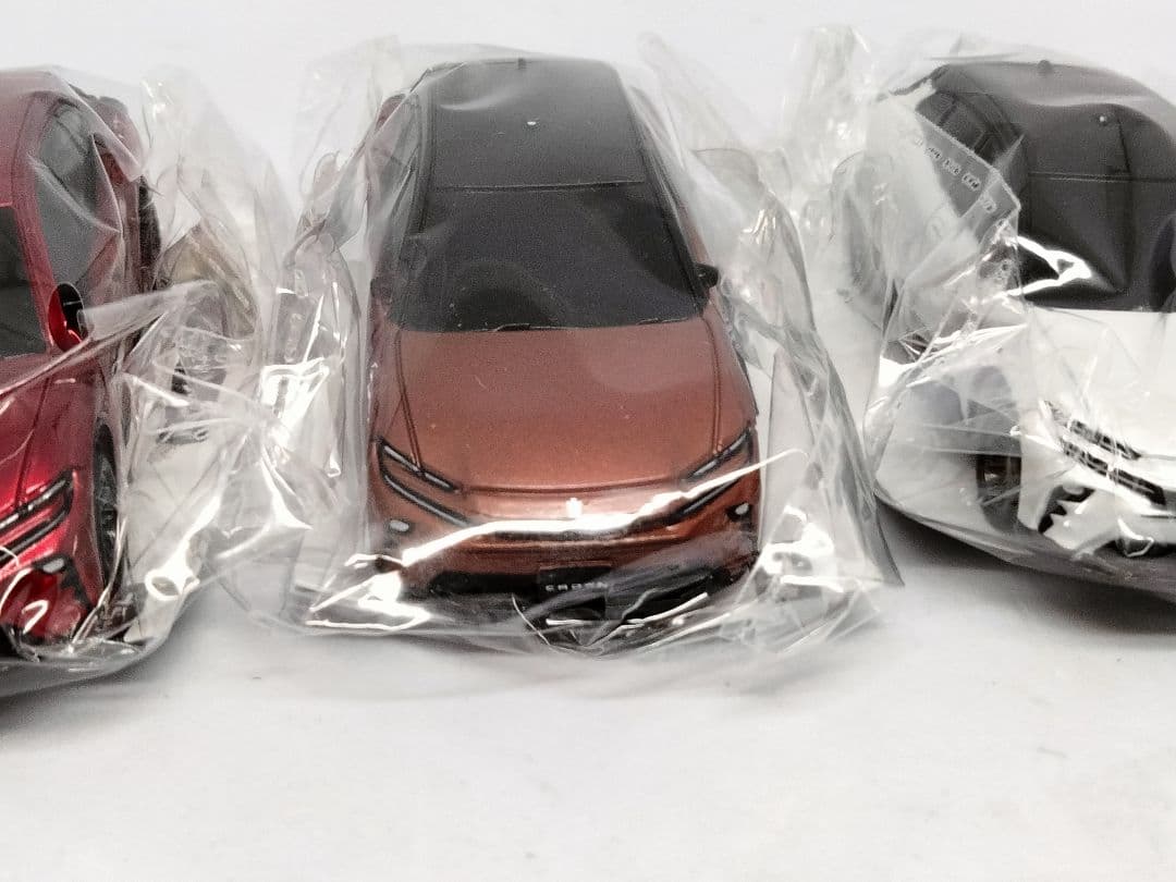 トヨタ　クラウンスポーツ　かぷえぼ　カプセルトイ　ガチャガチャ　カラーサンプル
