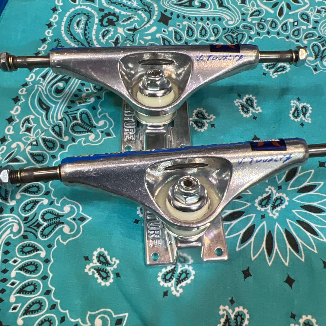 ベンチャー　V-Lights スケートボード トラック5.2HI