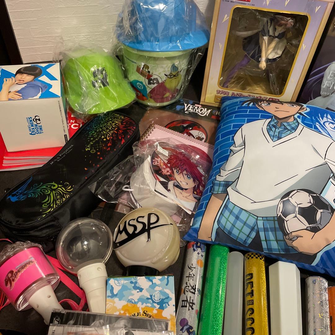 雑貨　アニメグッズ　まとめ売り　300点以上　140サイズ