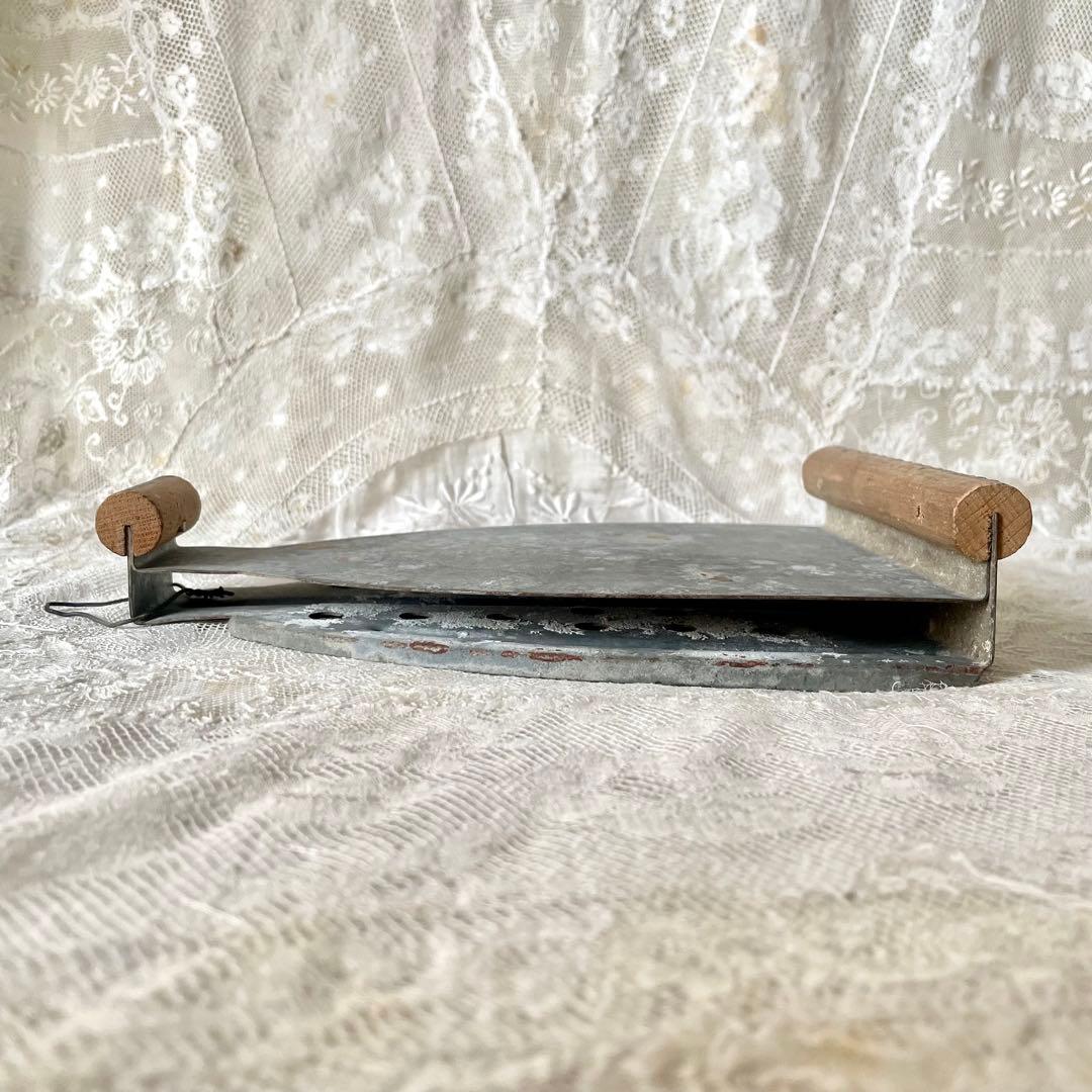 木と金属のアイロン台　北欧ヴィンテージ　アンティーク　フォトスタンド　フレーム