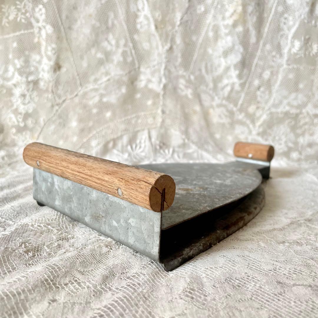 木と金属のアイロン台　北欧ヴィンテージ　アンティーク　フォトスタンド　フレーム