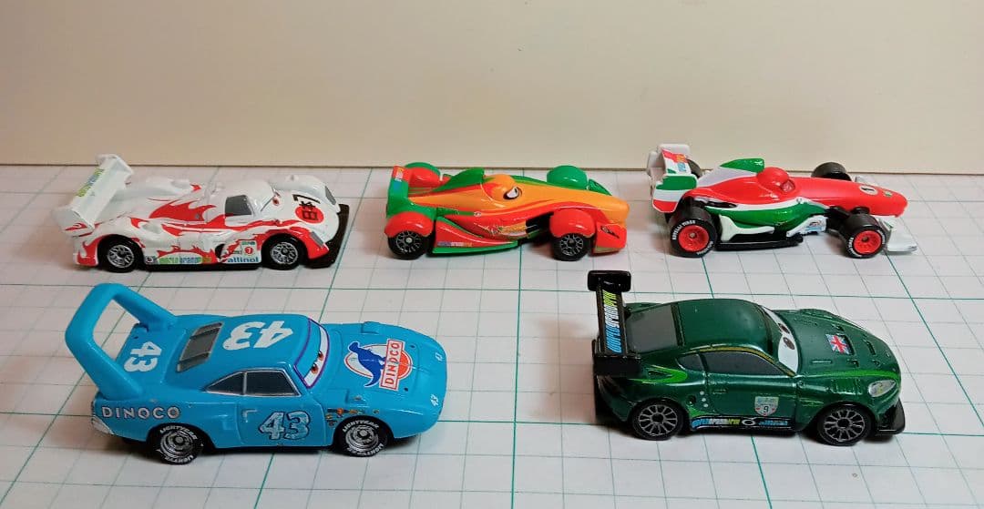 トミカディズニーカーズ28台