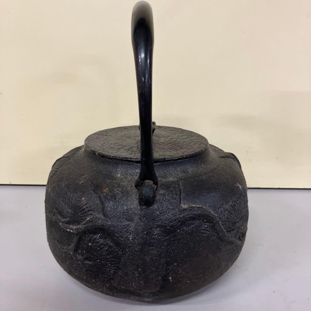 E-1 昭和レトロ 当時物 古道具 伝統工芸品 鉄瓶 松葉紋様 霰 丸型 やかん