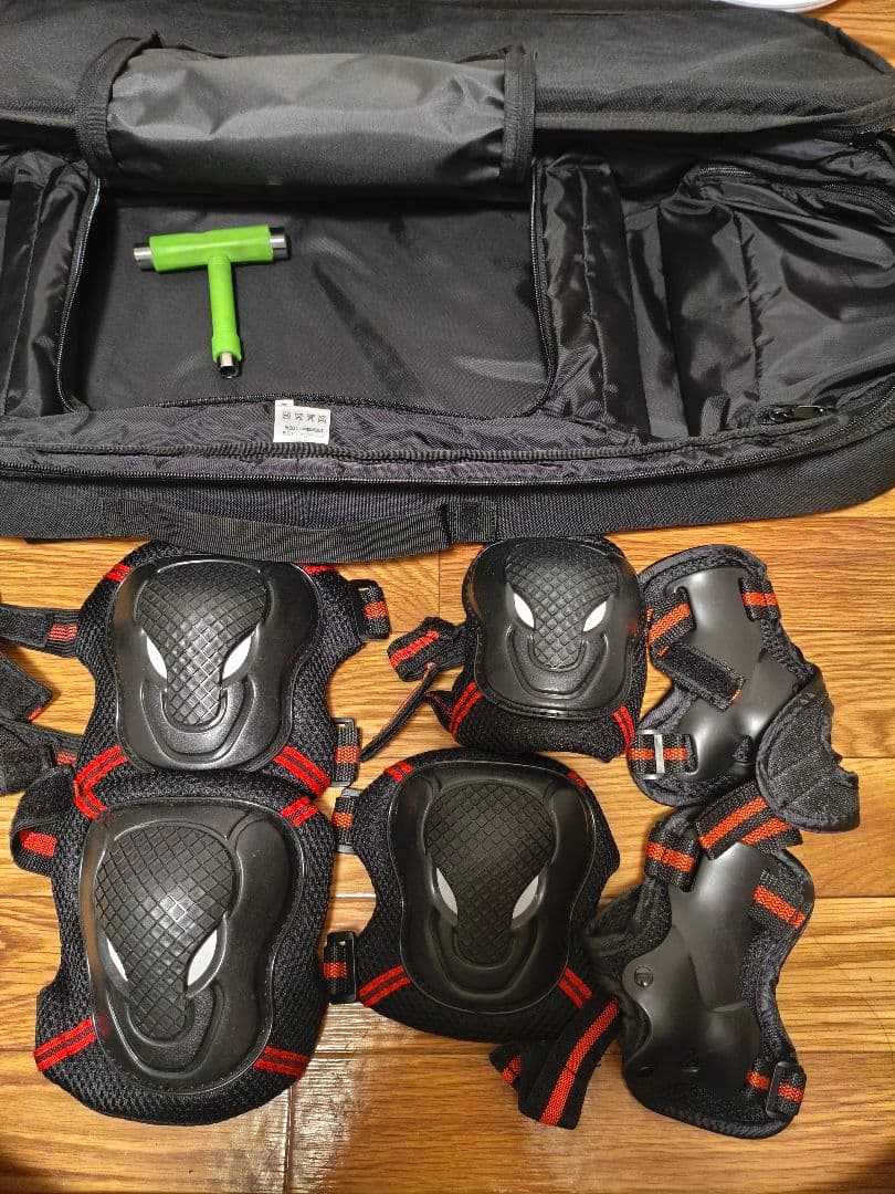 スケートボード (ケース•プロテクター付き！)