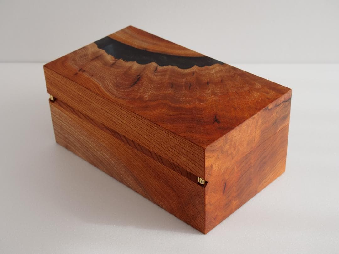 極上杢の欅とレジンの高級木箱