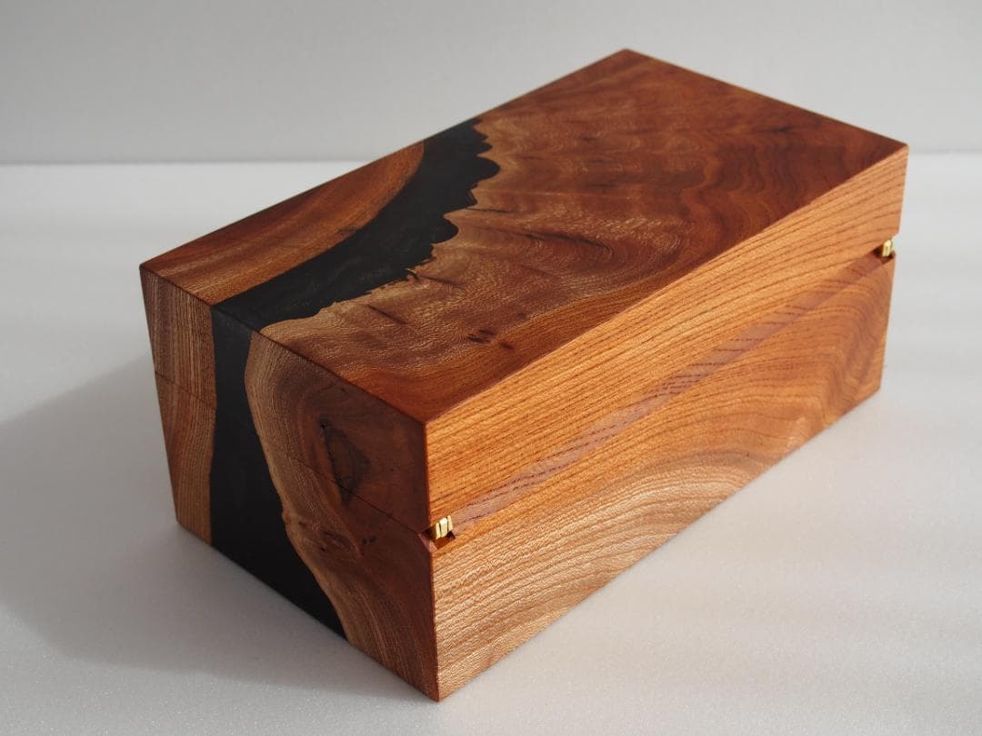 極上杢の欅とレジンの高級木箱