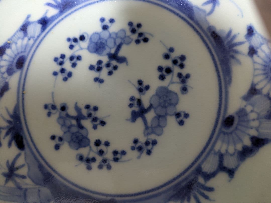 Evanさん専用『染付菊松竹梅文中皿』藍柿右衛門、銘「二重角渦福」、合せ箱付