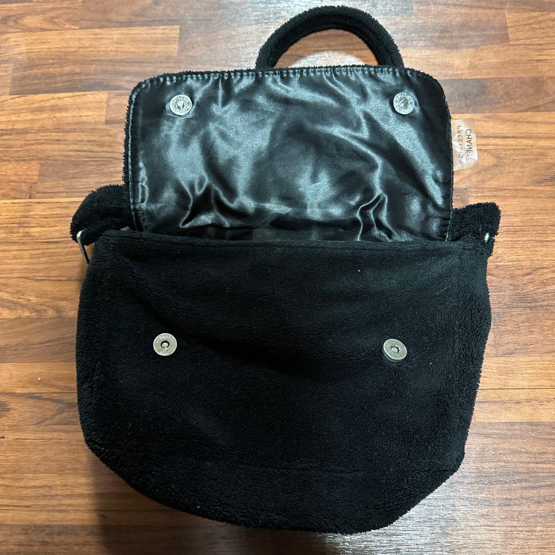 CHANEL ブラックファブリックバッグ