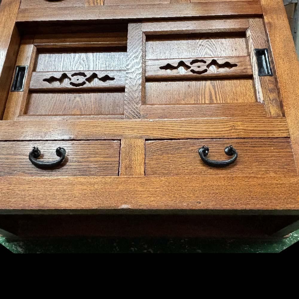 お買い得！ 高級家具 オーク(ナラ)無垢材 飾り棚 茶箪笥 レトロ 小振り