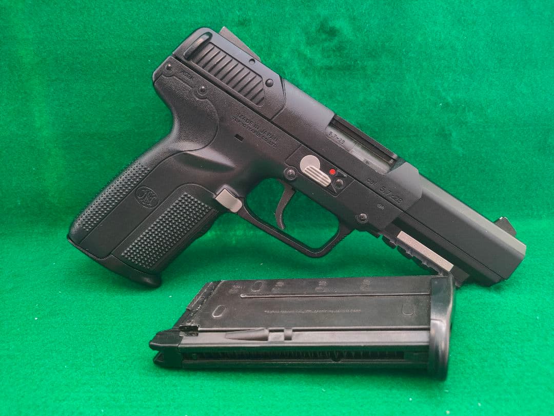 東京マルイ ファイブセブン 予備マガジン付き