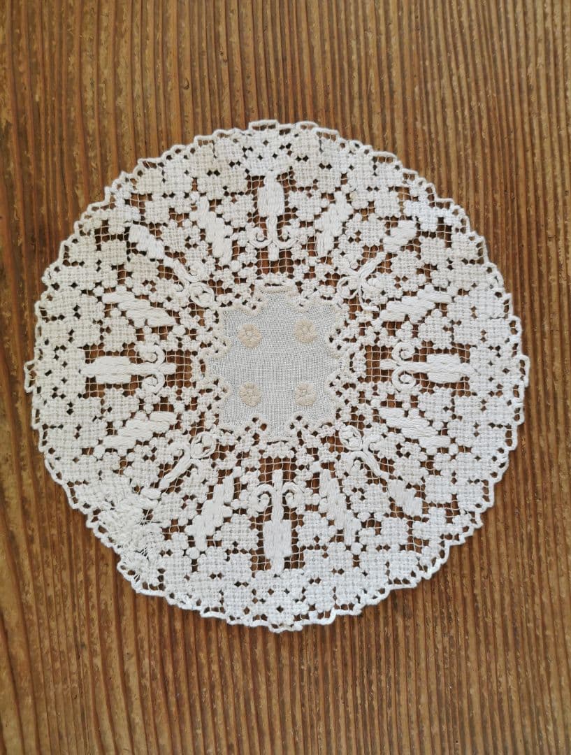 アンティークイタリア ノッテドメッシュ 男女の輪 ニードルワーク リネンドイリー