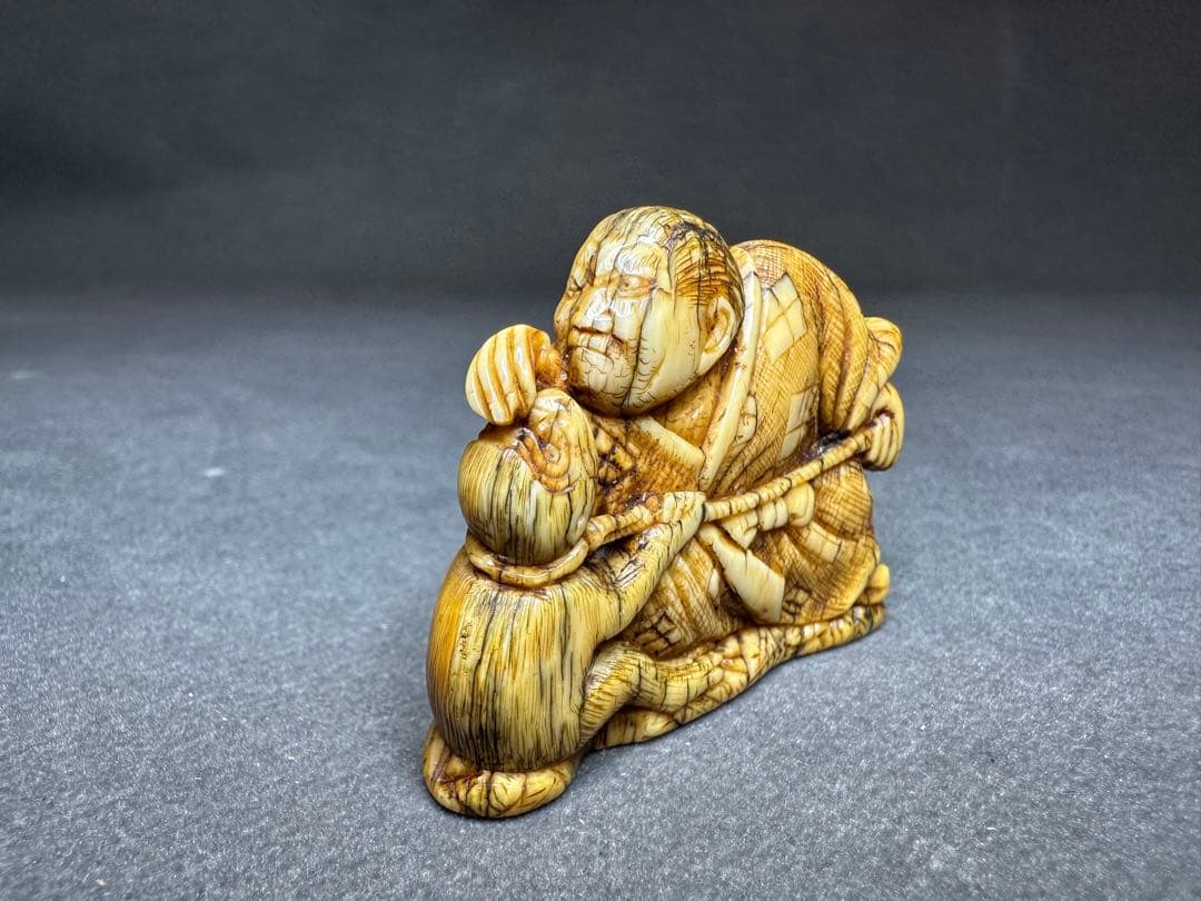 極上　根付　天然素材　アンティーク　和彫　置物　骨董　飾り物　古美術品細密細工