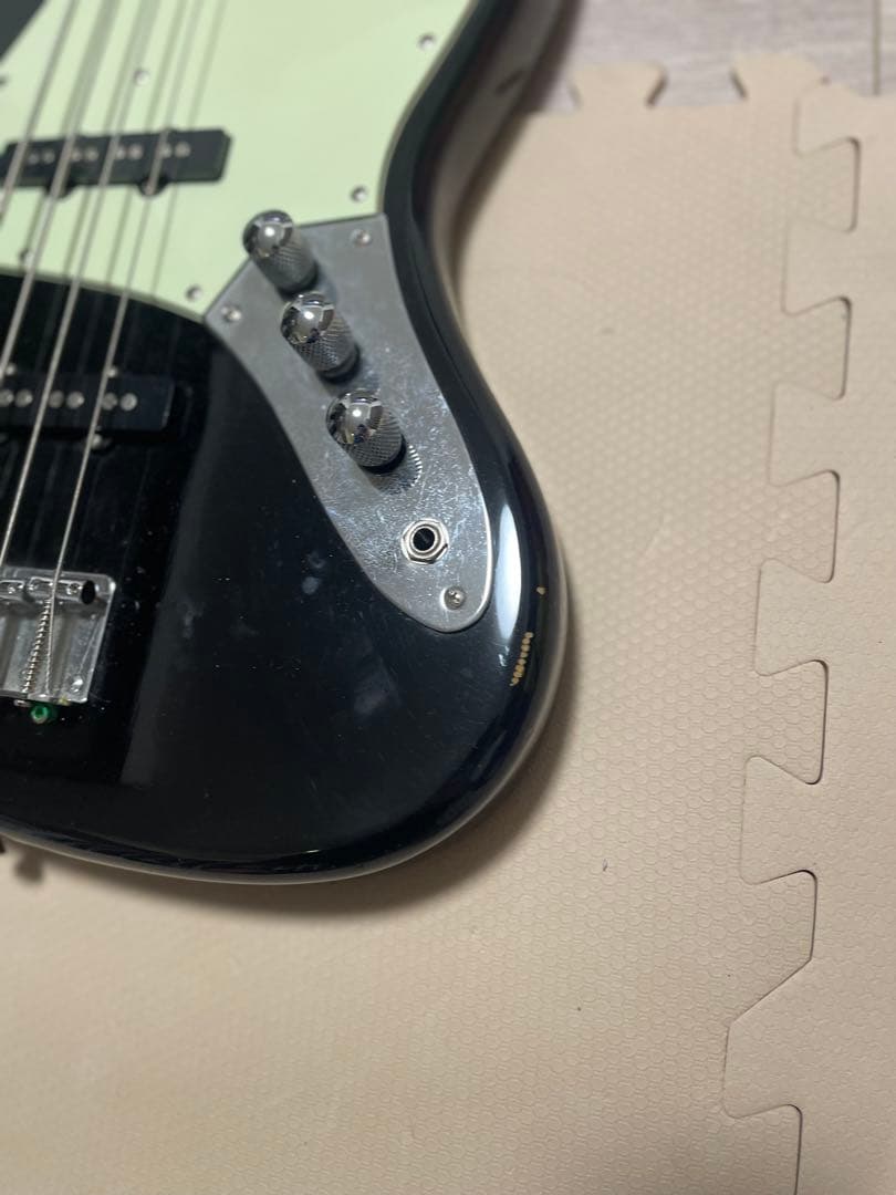 フェルナンデス　ブラックジャズベース(ノーマルピックガード付き)