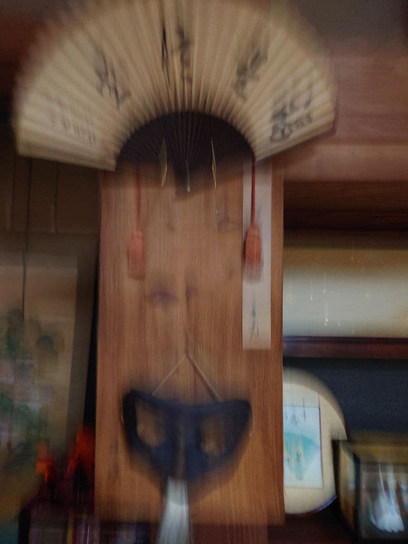 黒色の木製能面 微笑み