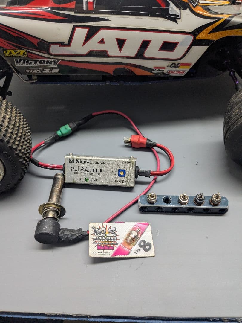 トラクサス 　JATO 　ニトロ25 　1/１０　エンジンカー　２WD