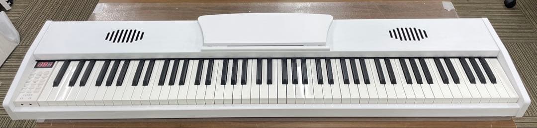 スタンド付き　電子ピアノ88鍵盤　木目調ボディ　ホワイト