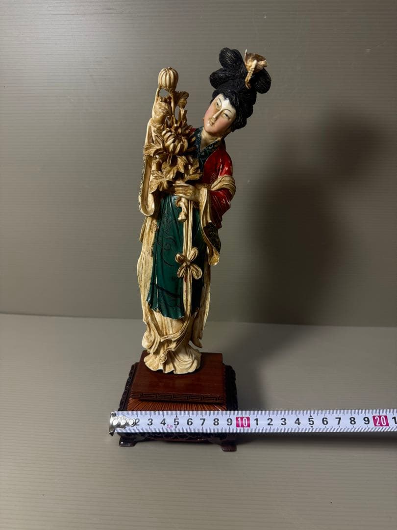2104古美術品　細密彫刻女性像　置物　細密細工　骨董