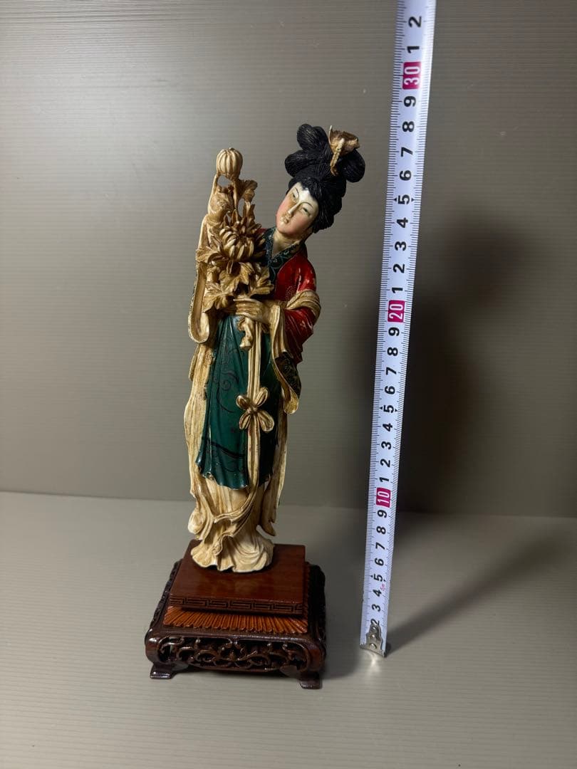 2104古美術品　細密彫刻女性像　置物　細密細工　骨董