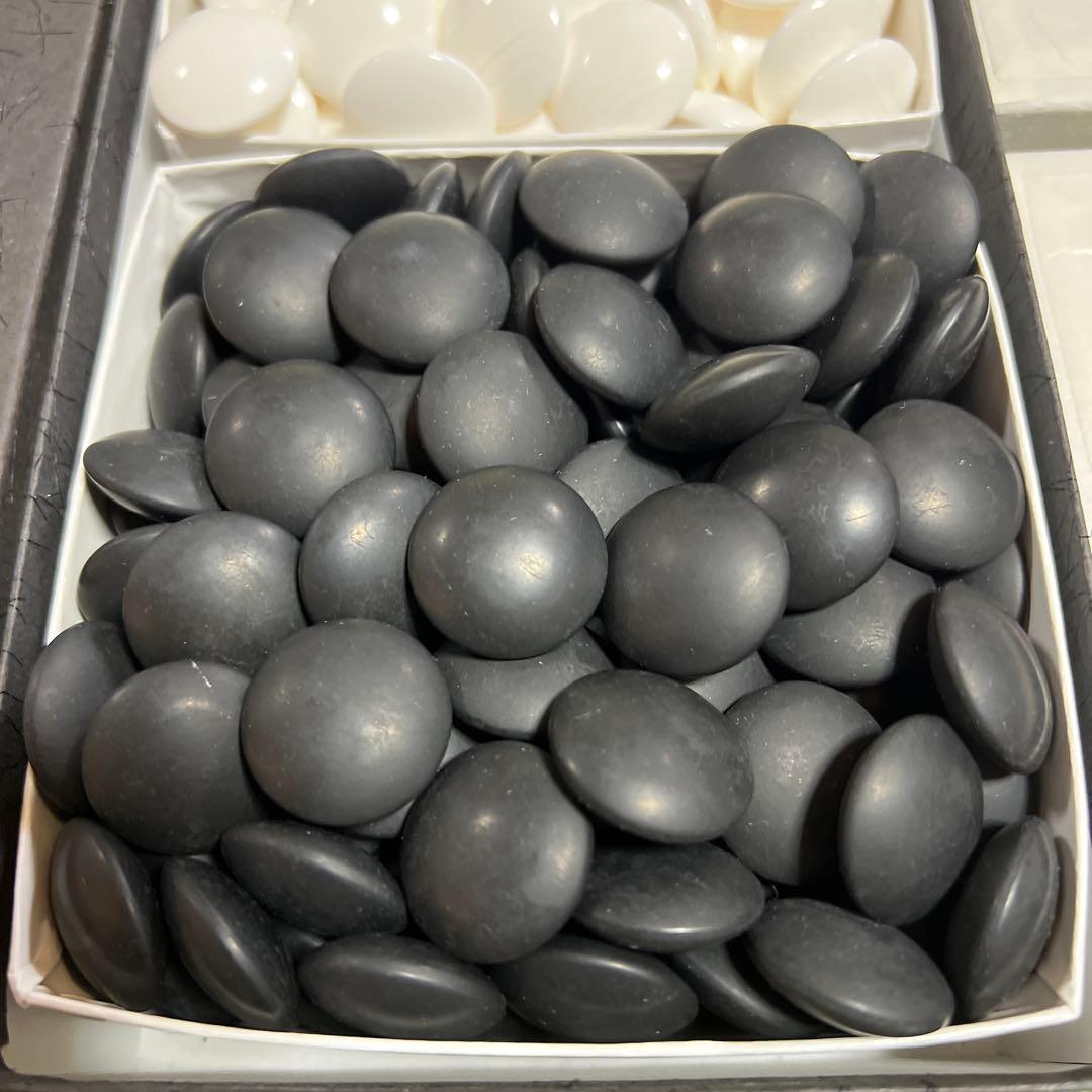 囲碁石　日向特製　本那智黒石