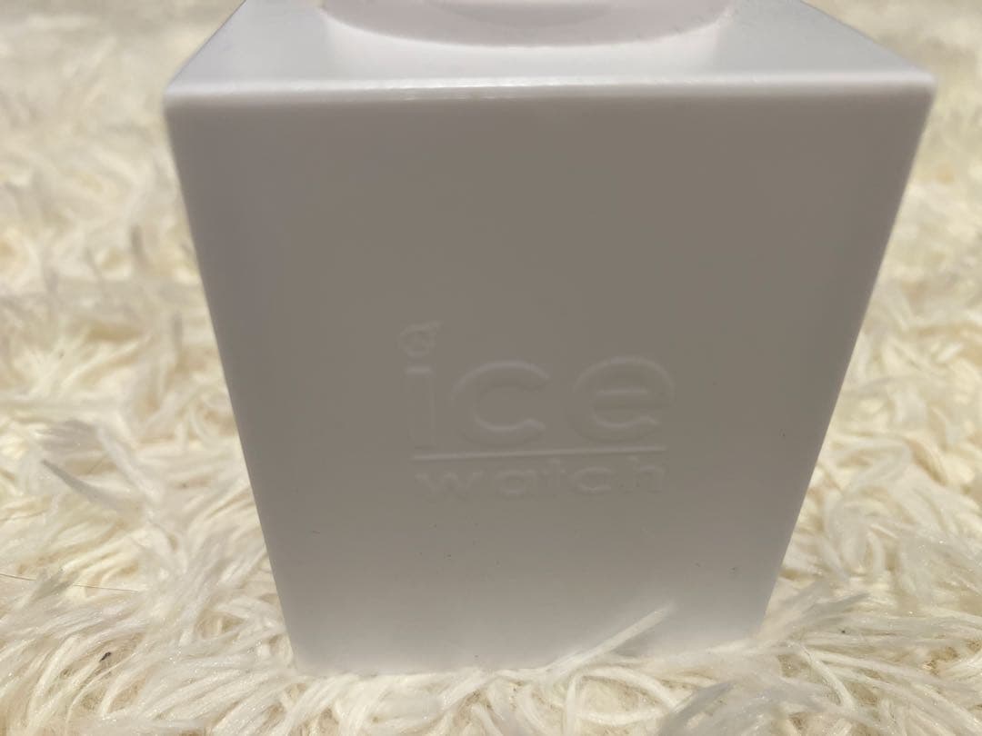 アイスウォッチ 岩出玲亜選手 サイン入り 貯金箱