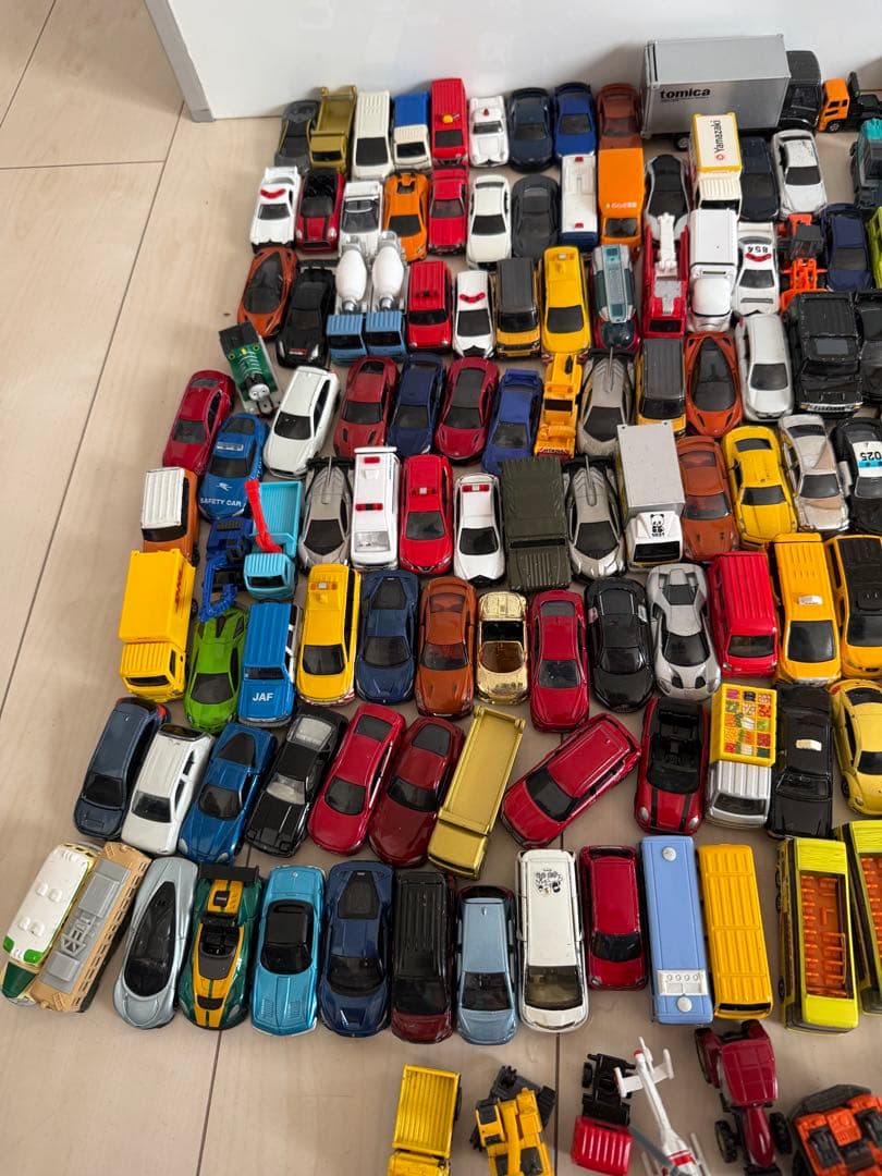 d*7様 トミカ まとめ売り 200台以上