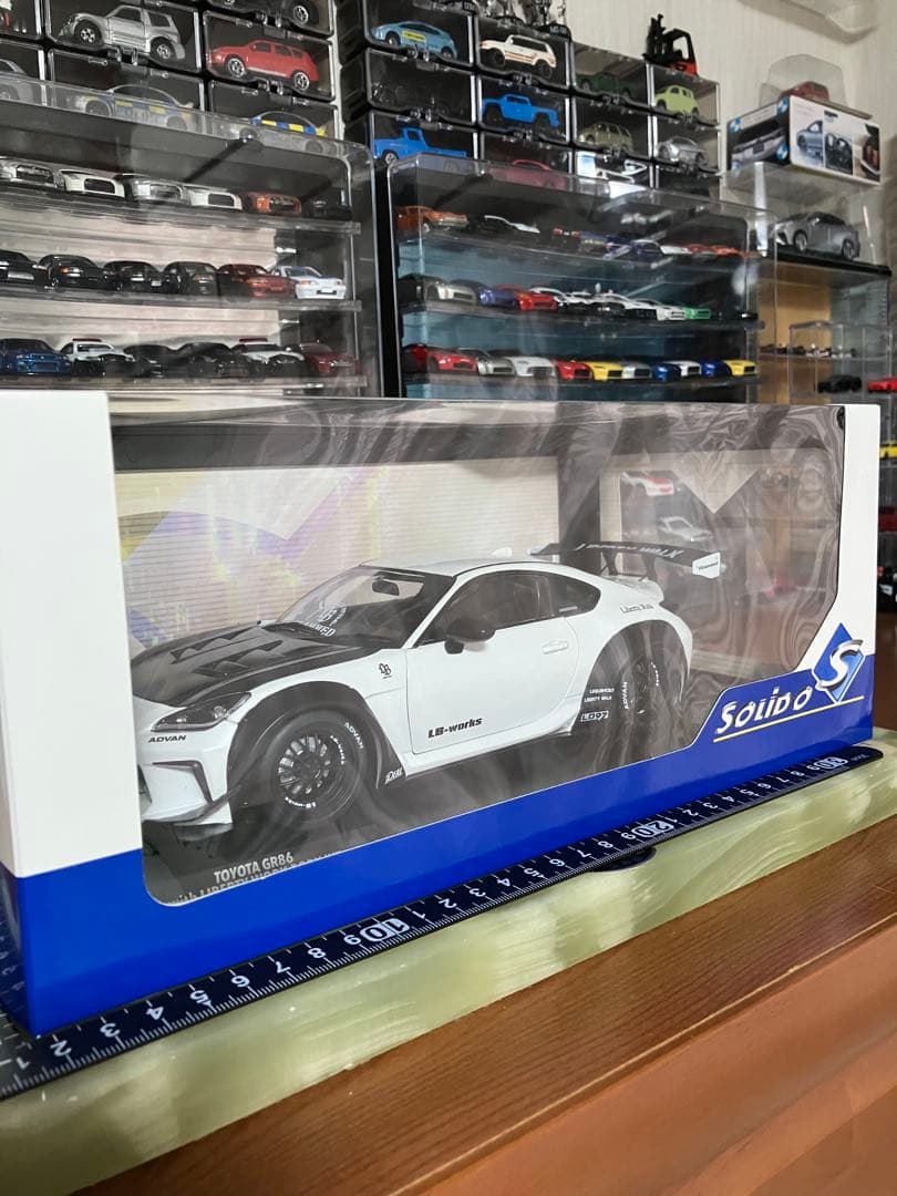 トヨタGR86 リバティウォーク　1/18 新品未使用