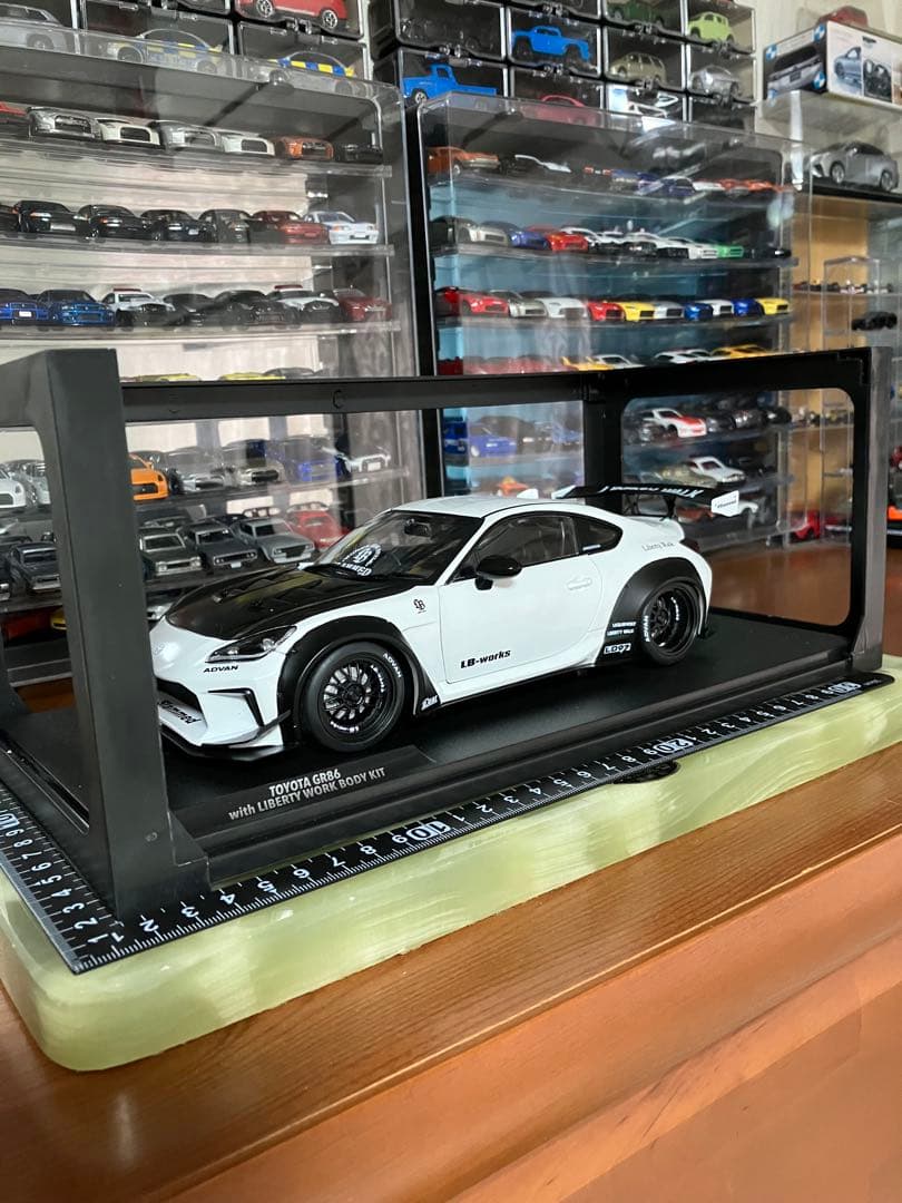 トヨタGR86 リバティウォーク　1/18 新品未使用