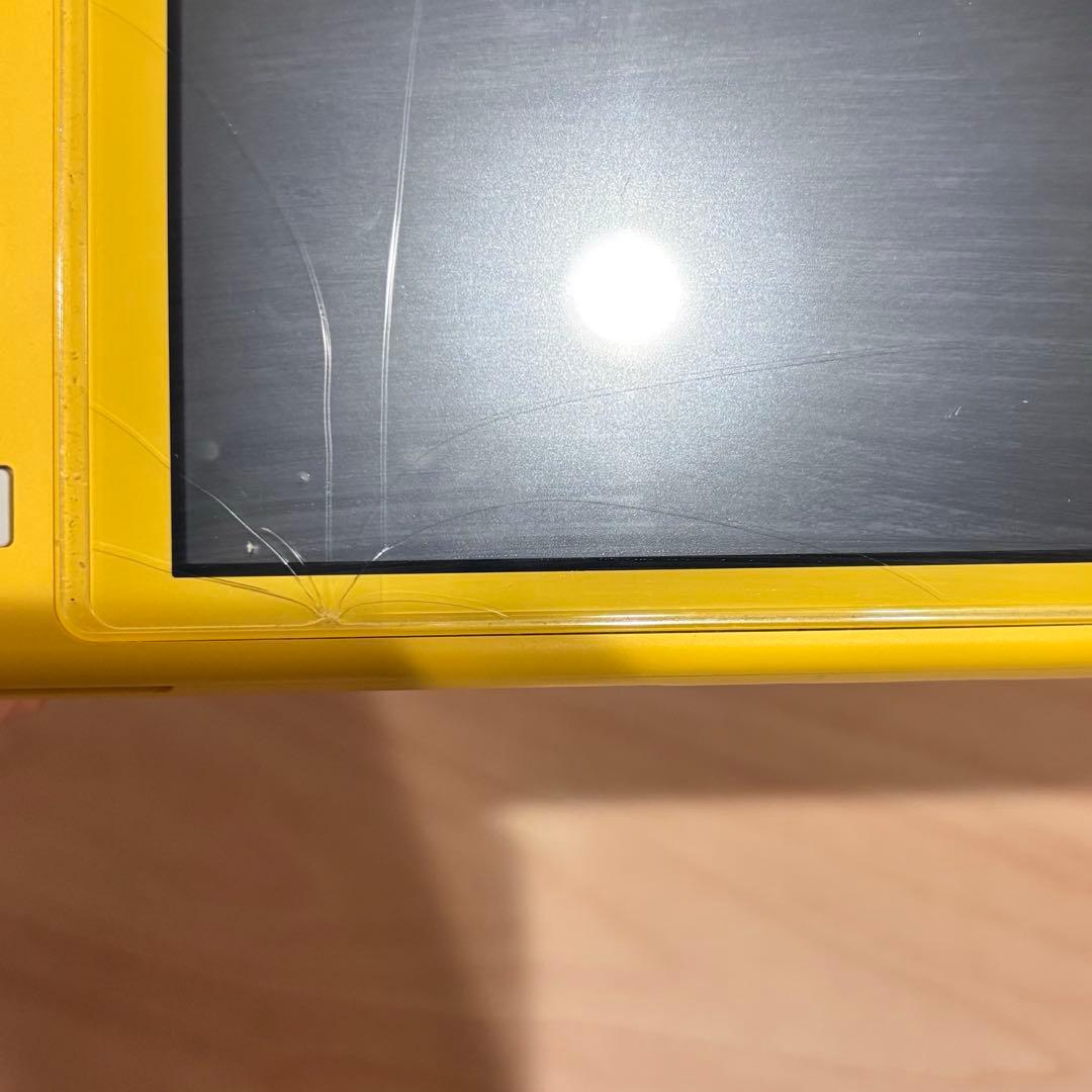 Switch light ヒビ割れあり