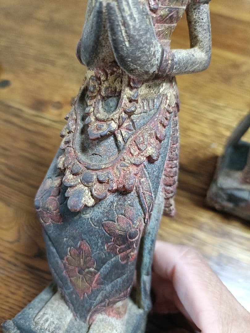 バリ島購入木製工芸品２体　２４センチ