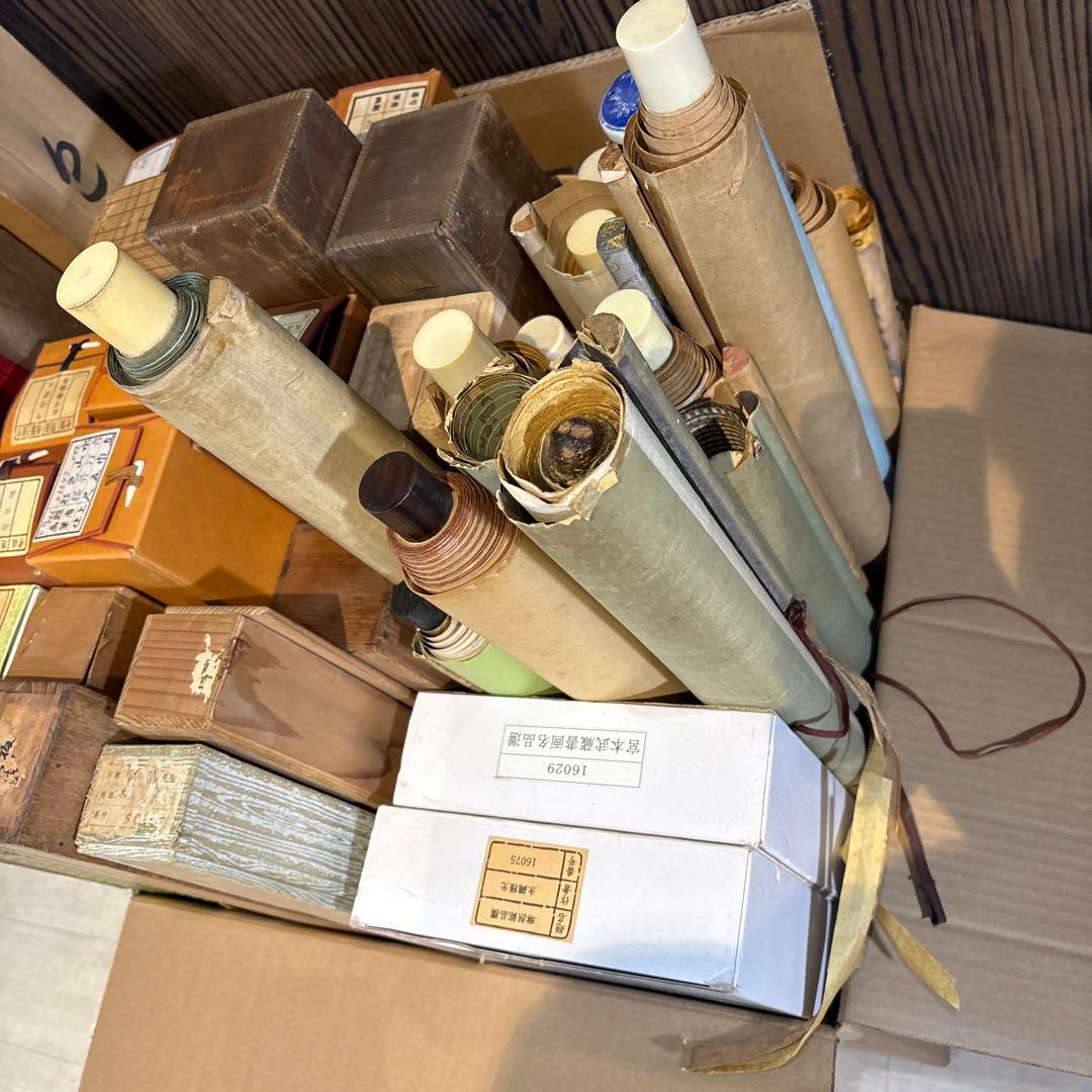 古い掛軸　たくさん