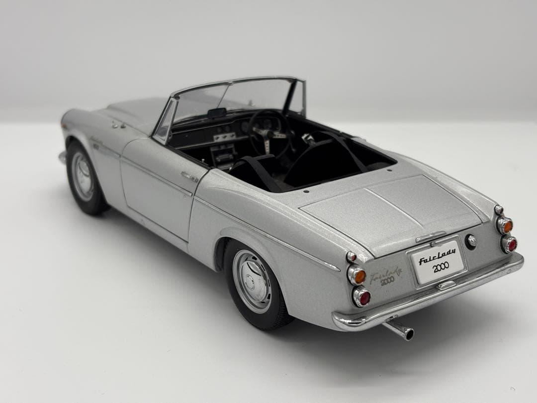 オートアート AUTOart DATSUN SR311 1967 1/18