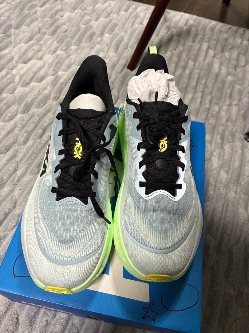 HOKA ランニングシューズ