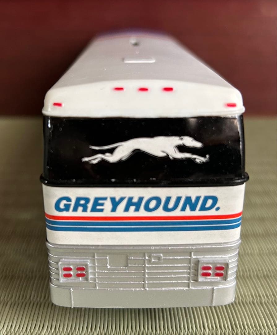 GREYHOUND Americruiser バス型ミニカー 貯金箱