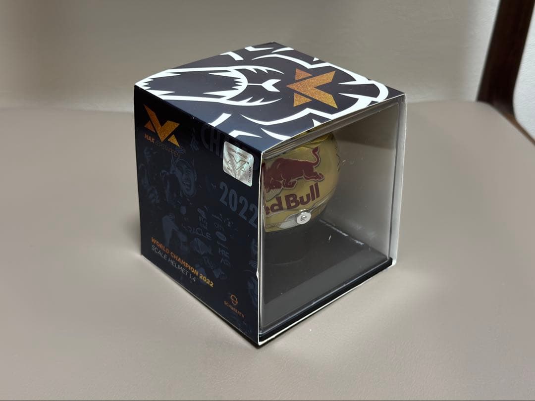 マックスフェルスタッペン　2022 ワールドチャンピオン　ヘルメット　1/4