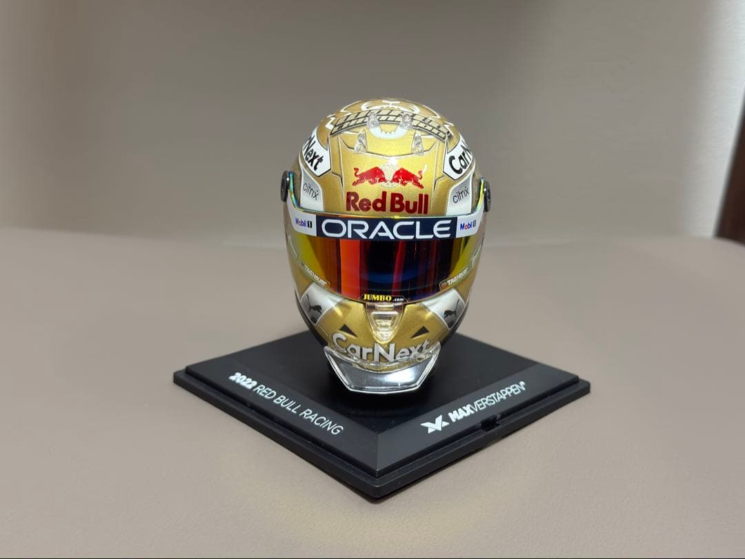 マックスフェルスタッペン　2022 ワールドチャンピオン　ヘルメット　1/4