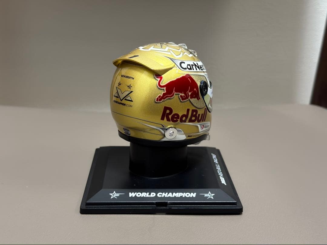 マックスフェルスタッペン　2022 ワールドチャンピオン　ヘルメット　1/4