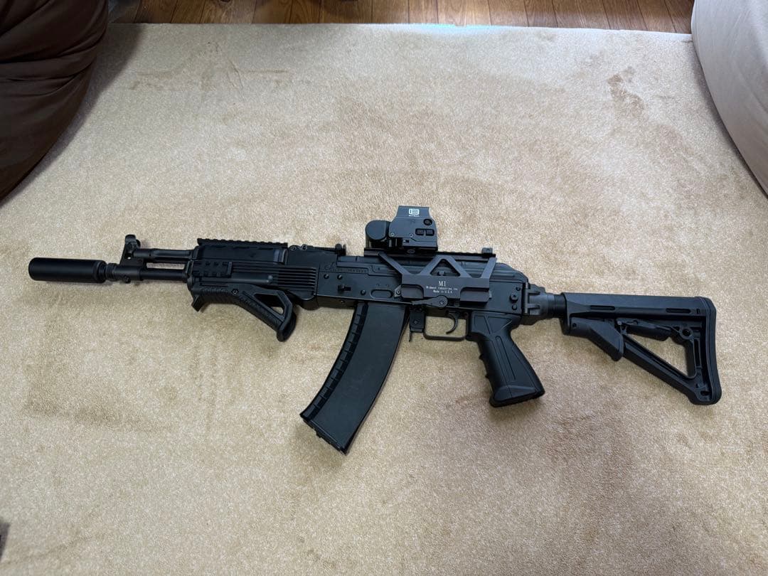 東京マルイ次世代電動ガンAK-47バッテリー・マガジン付き