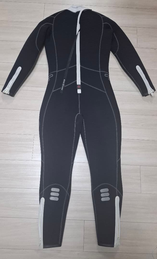 フルスーツ ウェットスーツ ブラック　レディース　ML ウェットスーツ用ハンガー