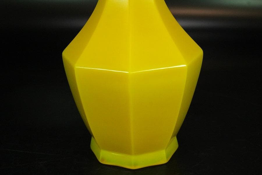 中国美術 乾隆硝子 黄色 八方 瓶 刻 乾隆年製 茶道具伝来(K-A211)