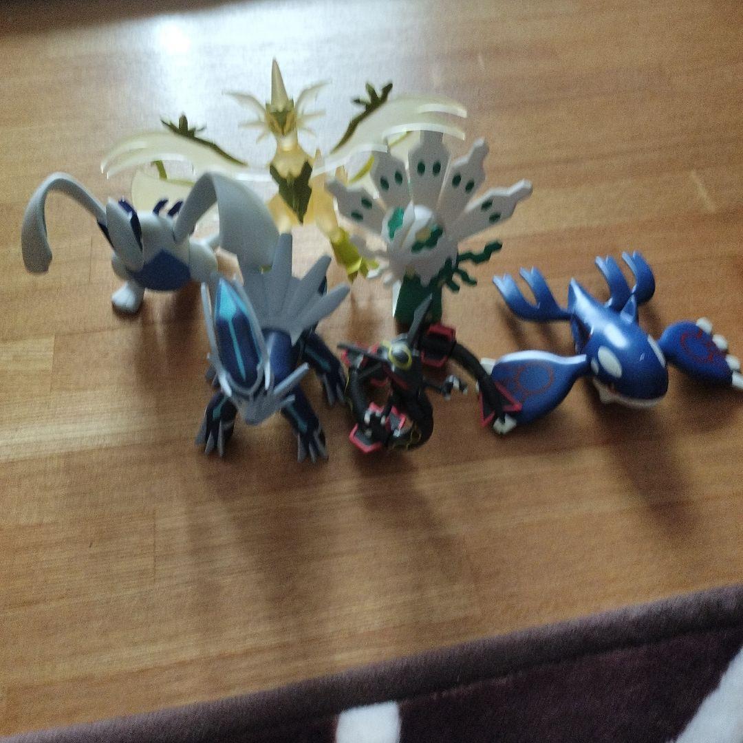 モンコレポケットモンスター まとめ売り　98体とモンスーボール2個