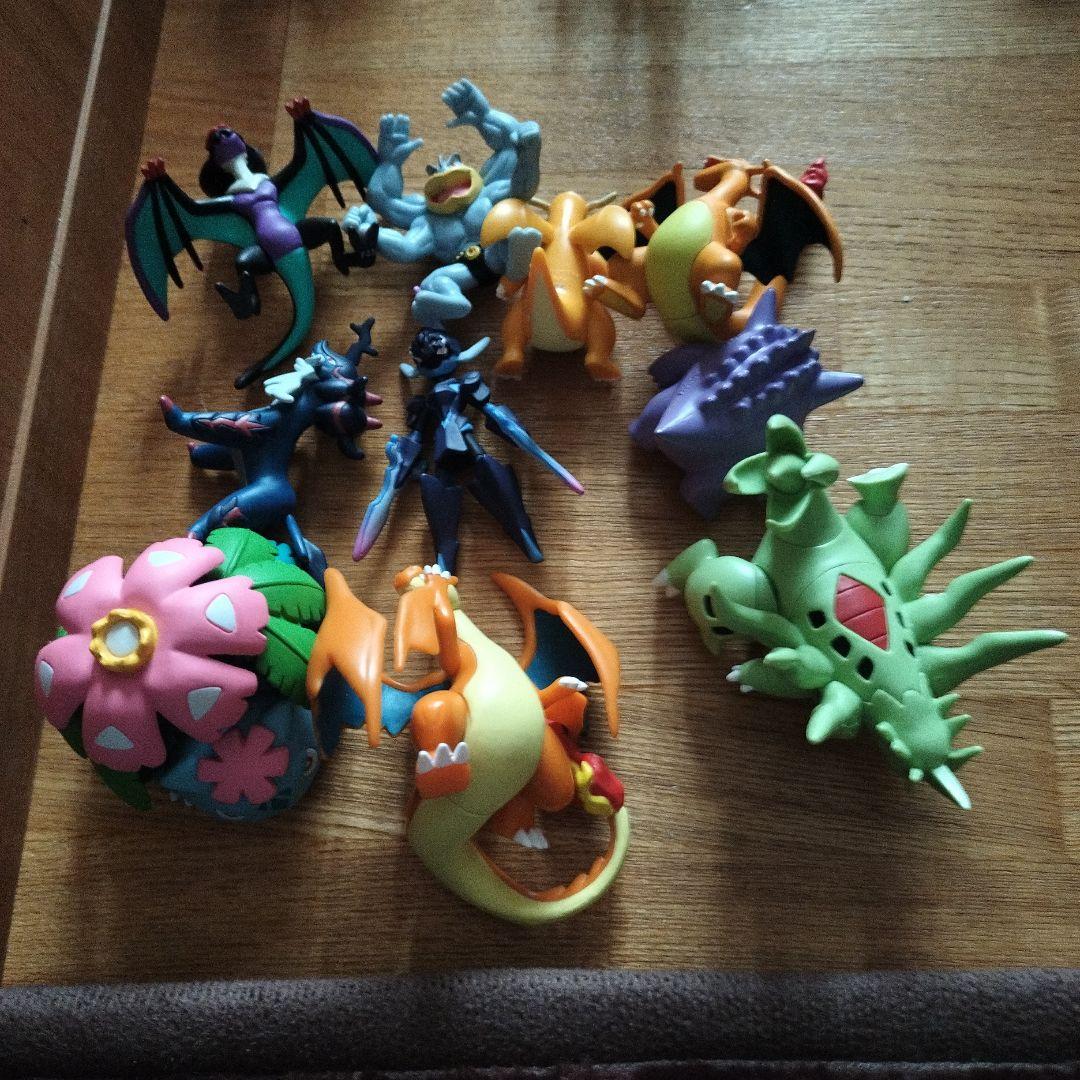 モンコレポケットモンスター まとめ売り　98体とモンスーボール2個