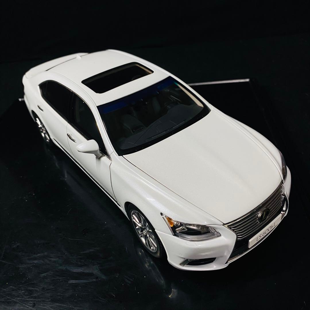 AUTOart 1/18 レクサス LS600hL 2013 ホワイトパール
