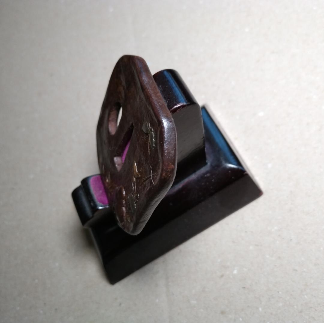 鉄鐔 (月間誌「麗」掲載、子犬に蝶図・江戸後期)