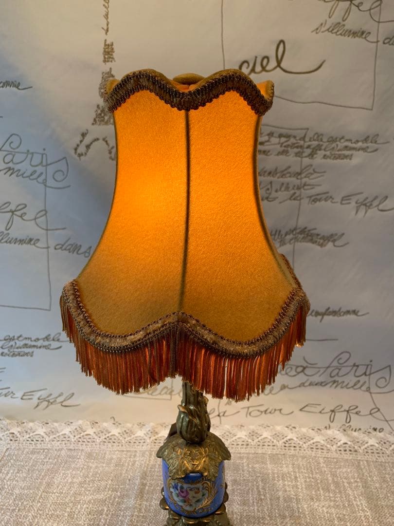 フランス製　アンティークのセーブル焼の電気スタンド！シェードも綺麗で素敵です！